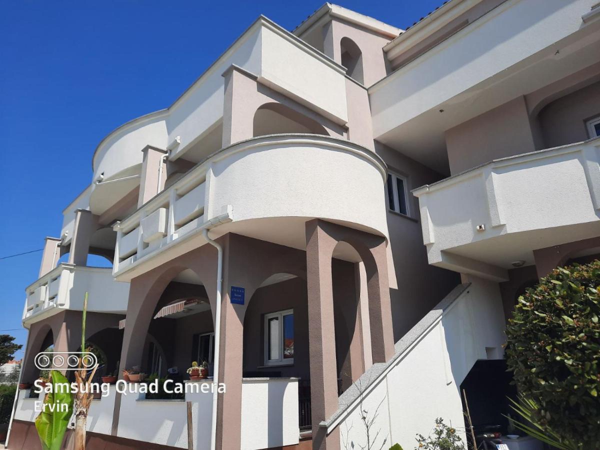 Apartments Dorotea Novalja Exterior photo