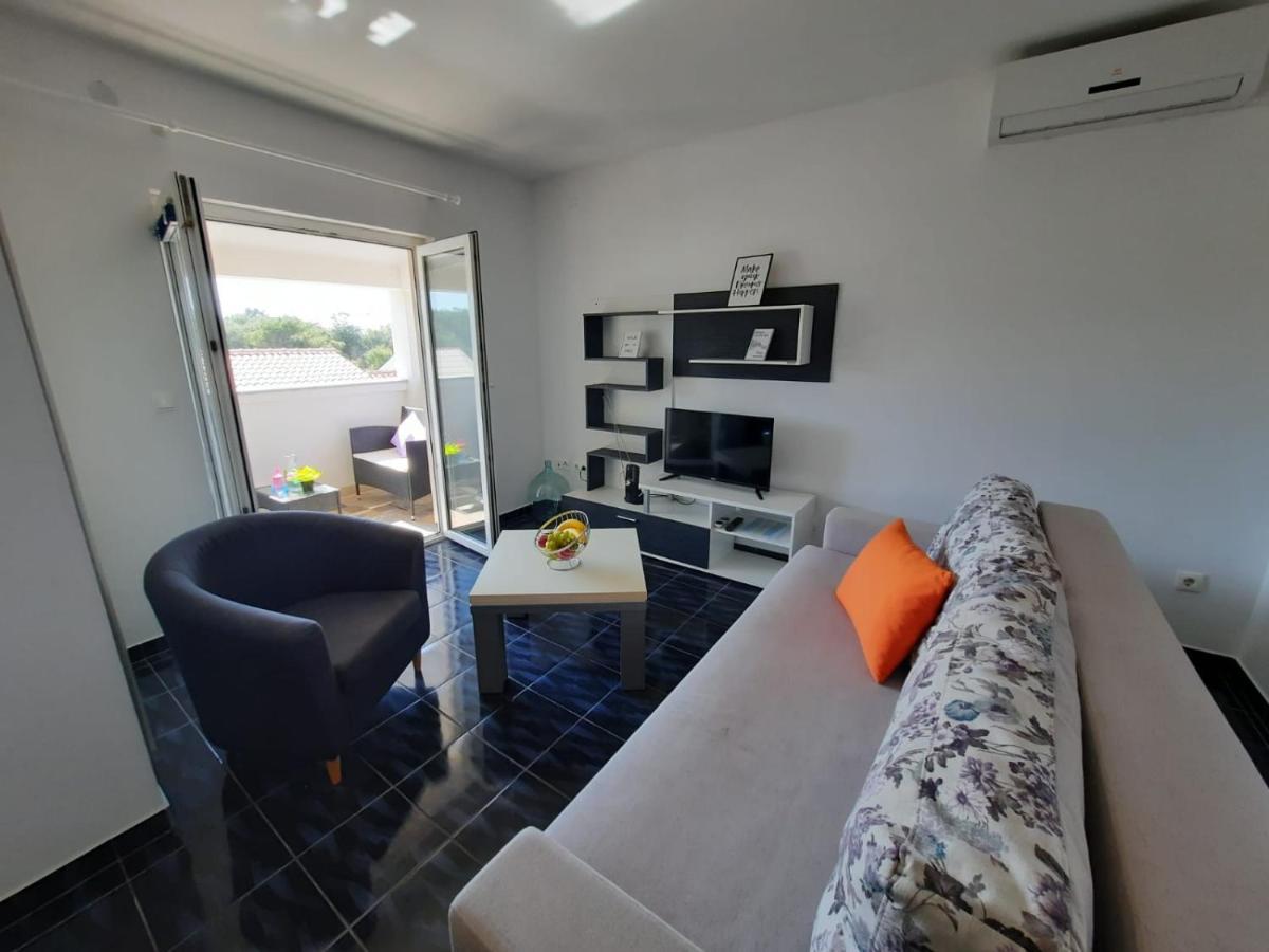 Apartments Dorotea Novalja Exterior photo