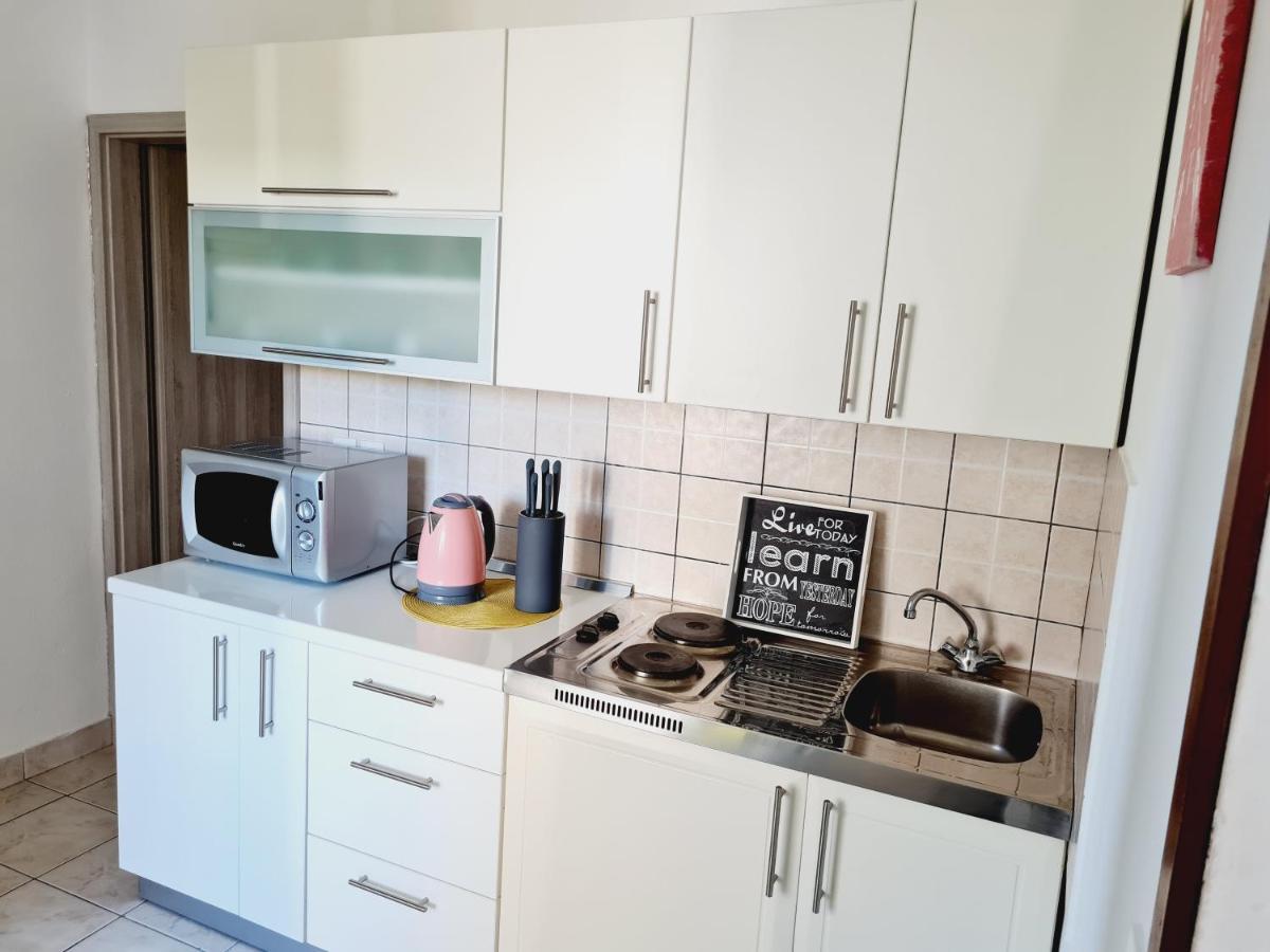 Apartments Dorotea Novalja Exterior photo